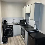 Recently Renovated Apartment Free Parking
