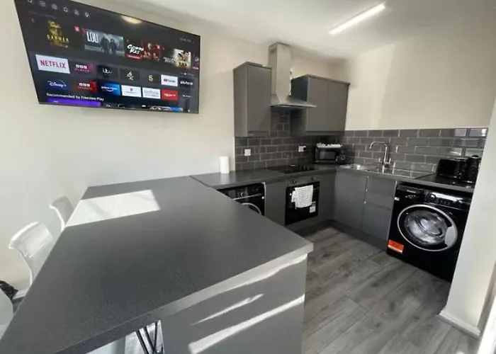 Recently Renovated Apartment Free Parking