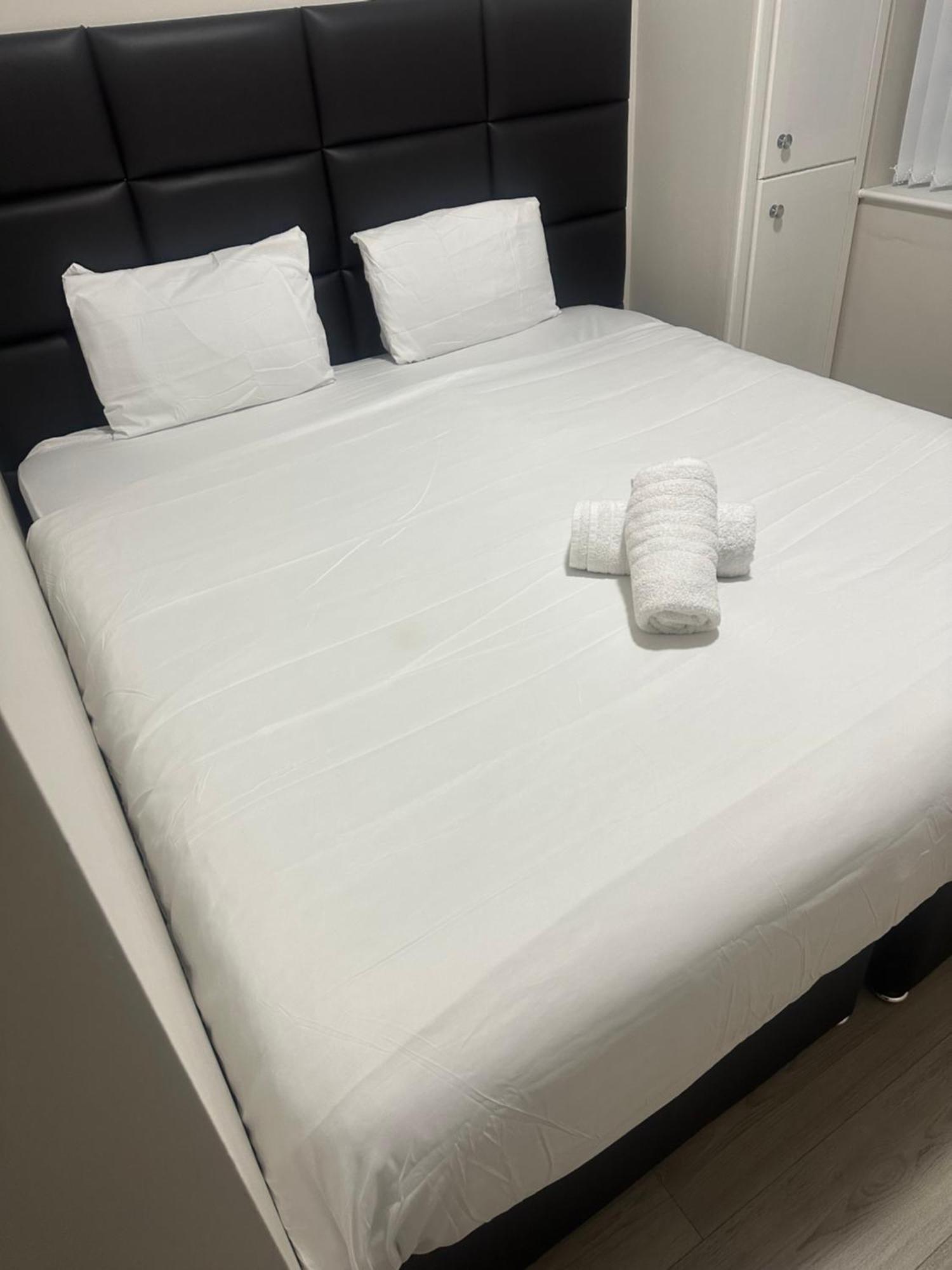 Recently Renovated Free Parking Apartment *